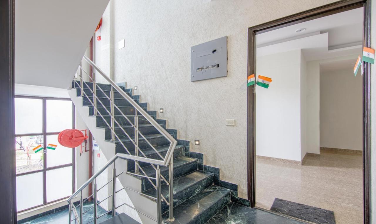 Hotel Treebo Swastika Premium Noida Exterior foto